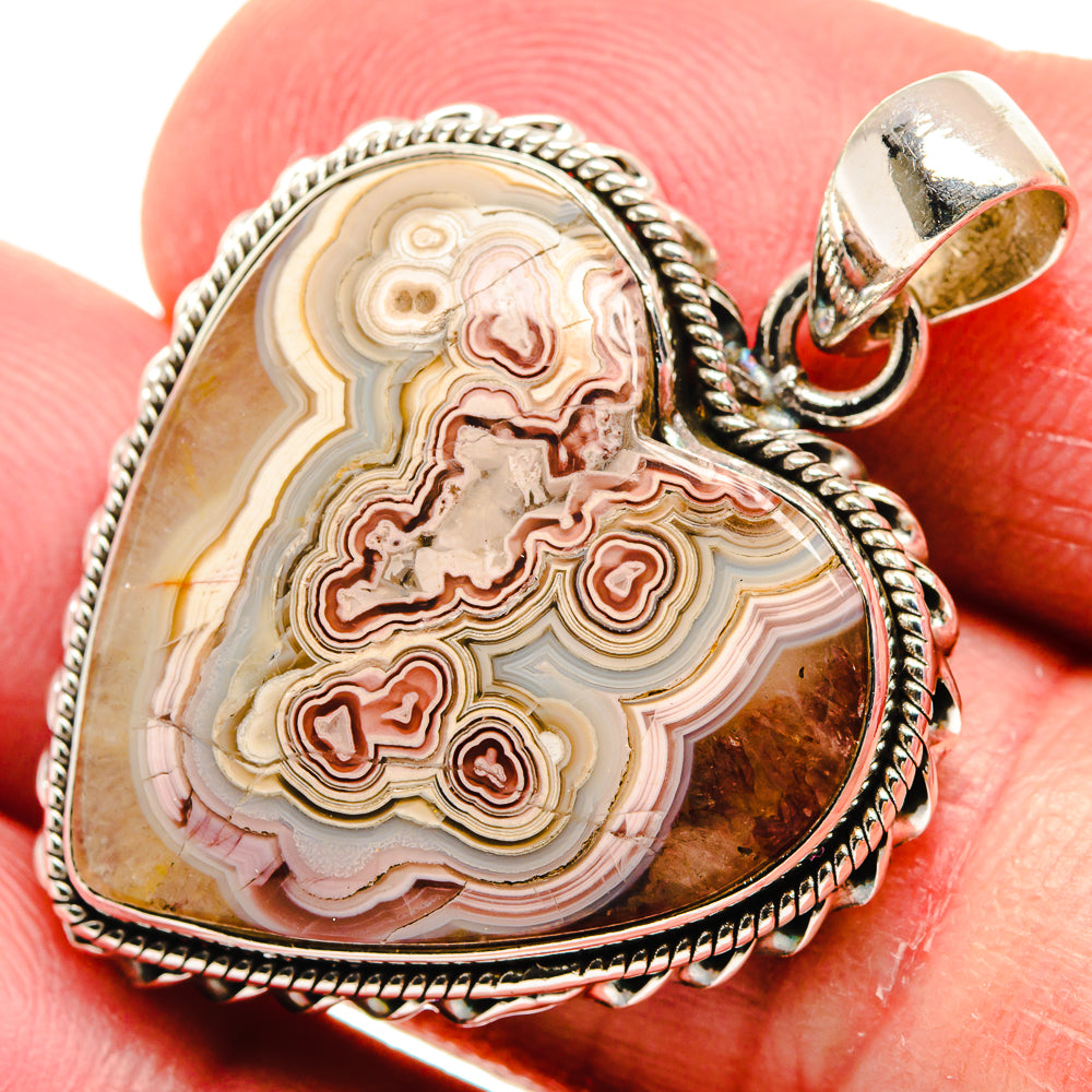 Heart-shaped lace agate pendant in sterling silver with rope edge and bail
