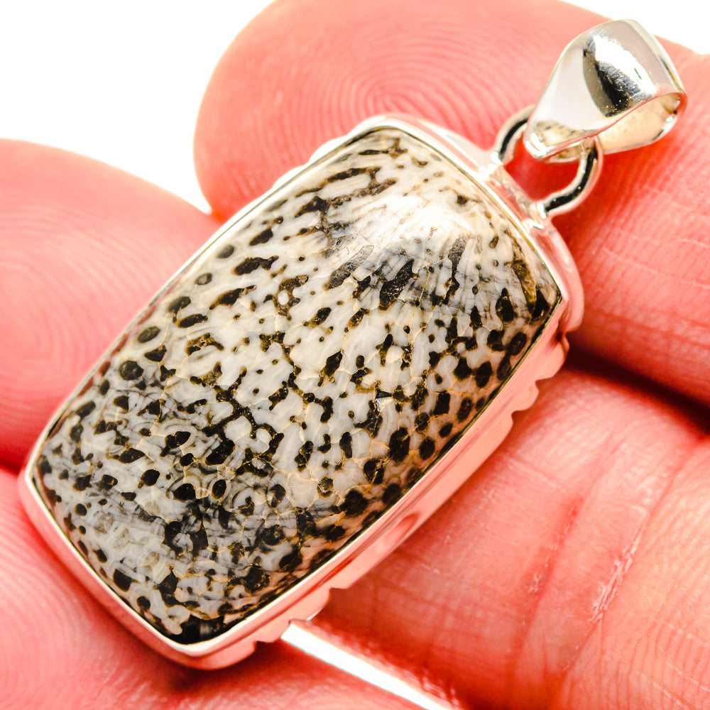 Sterling silver bail pendant, rounded rectangle with black-speckled cream inlay on top view