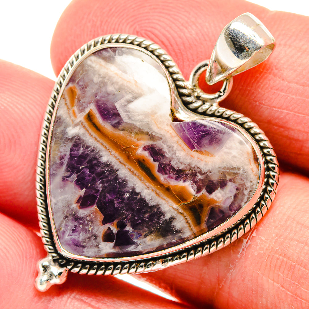 Heart-shaped amethyst pendant in 925 sterling silver with purple and white stone detail
