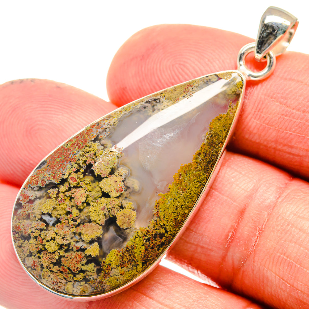 Teardrop agate pendant in 925 sterling silver with gold-green mottled stone