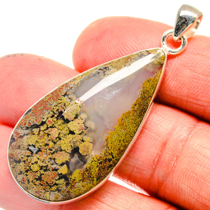Teardrop agate pendant in 925 sterling silver with gold-green mottled stone