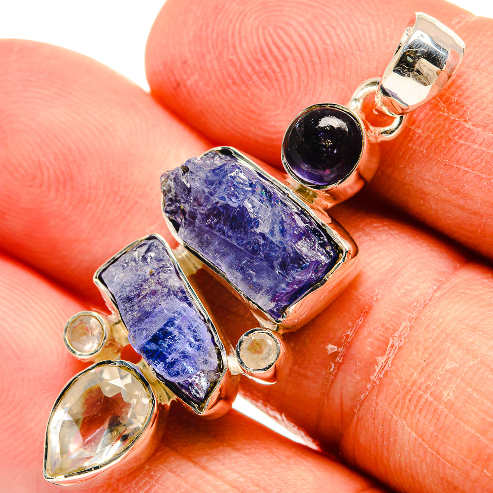 Rough tanzanite and white quartz pendant in 925 sterling silver, with faceted accents