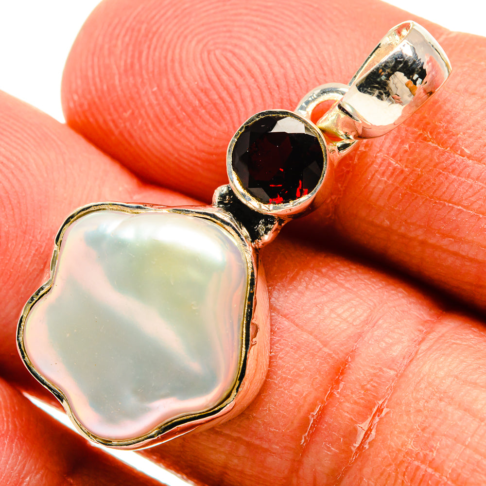 Mother Of Pearl Pendants handcrafted by Ana Silver Co - PD25029