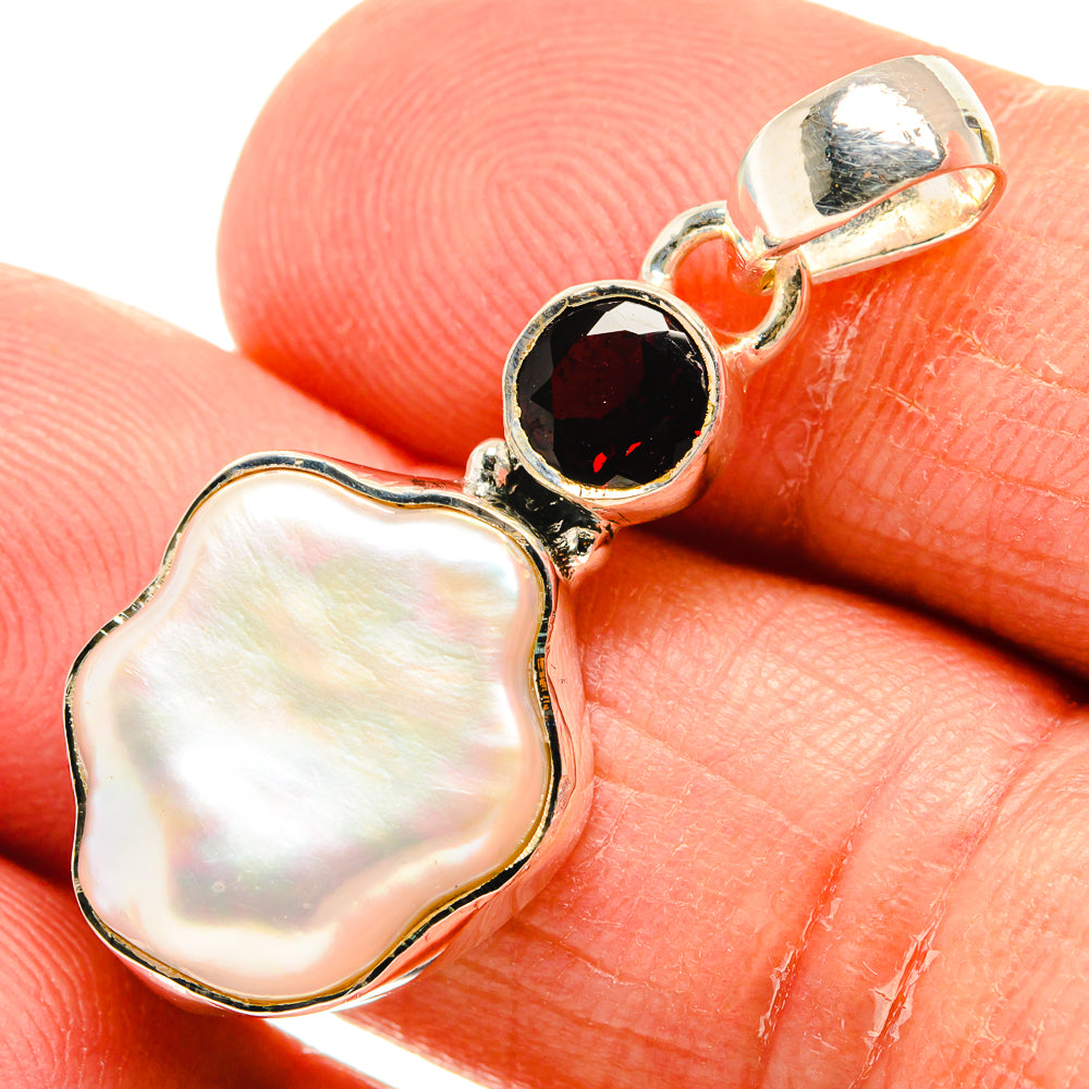 Mother Of Pearl Pendants handcrafted by Ana Silver Co - PD25030