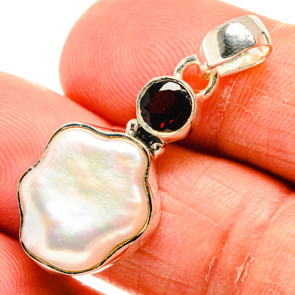Mother Of Pearl Pendants handcrafted by Ana Silver Co - PD25030
