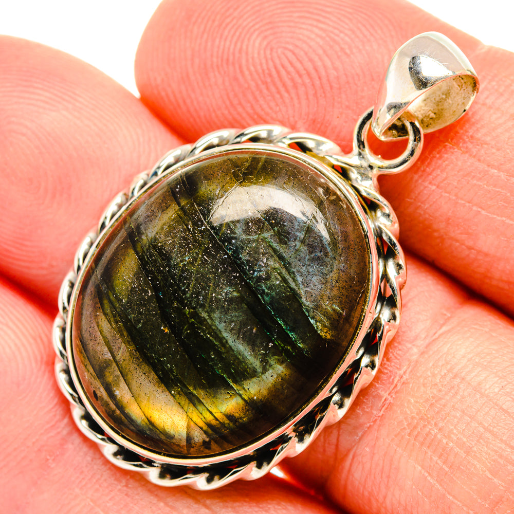 925 sterling silver labradorite pendant with round cabochon, green-gold flash