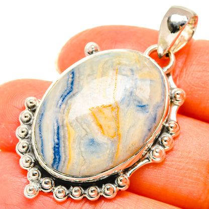 Oval blue scheelite pendant in 925 sterling silver, bezel with scalloped edge and bail
