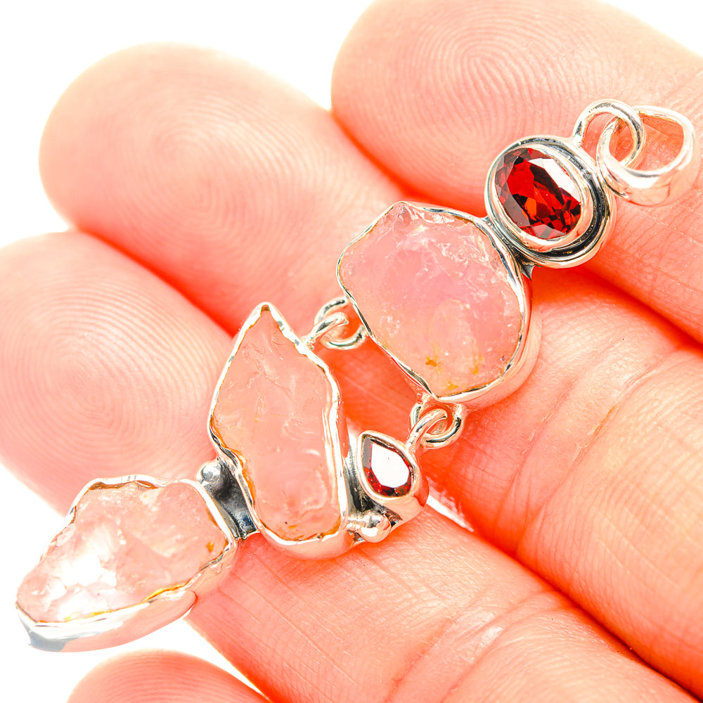 Rough rose quartz and red garnet pendant in 925 sterling silver, close-up on stone settings