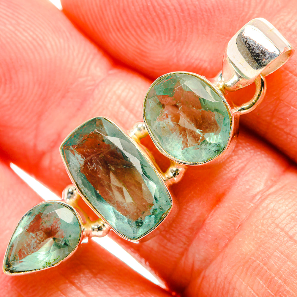 Green fluorite pendant in 925 sterling silver, three faceted teardrop stones