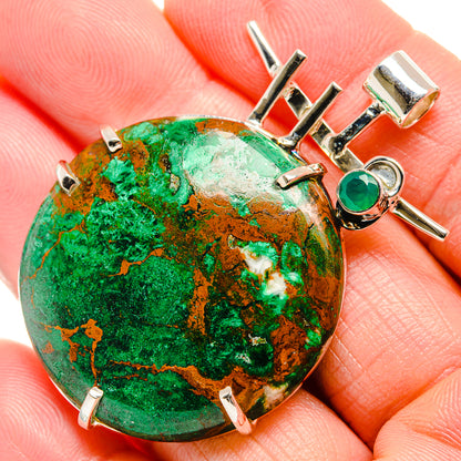 Green malachite pendant in 925 silver with cross-like metal bail