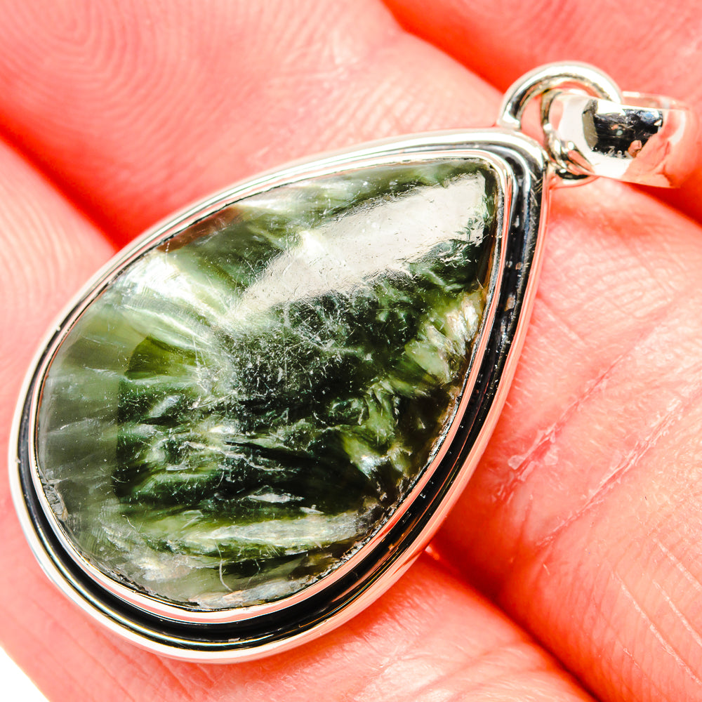 Seraphinite teardrop pendant in 925 sterling silver with polished bail