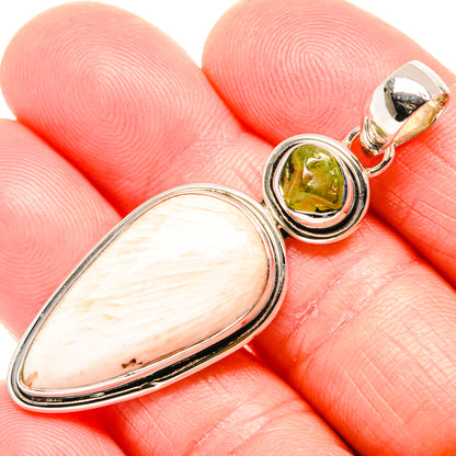Teardrop pendant in 925 sterling silver with round green peridot gemstone and loop bail