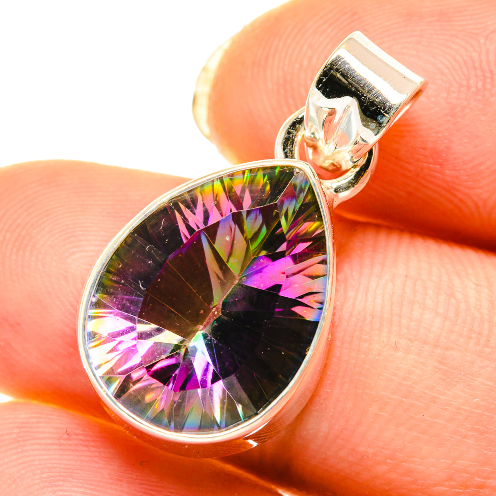 Pear-shaped mystic topaz pendant in 925 sterling silver with rainbow faceted stone
