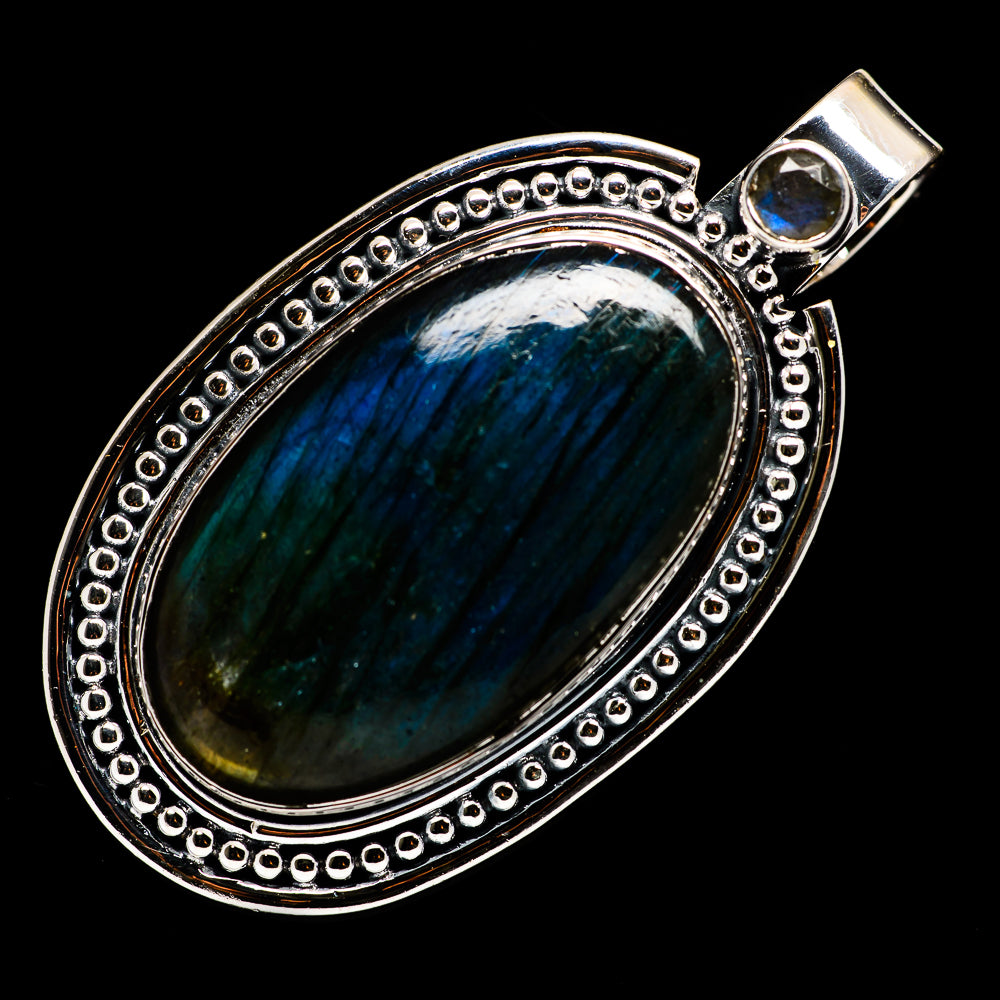 Oval labradorite pendant in 925 silver, blue-green cabochon, beaded oval bezel and bail