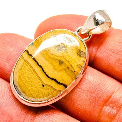 Schalenblende Pendants handcrafted by Ana Silver Co - PD739589