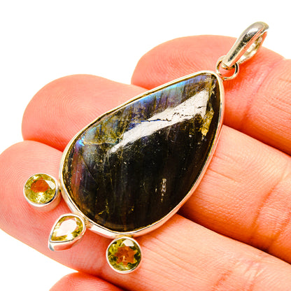 Labradorite Pendants handcrafted by Ana Silver Co - PD751503