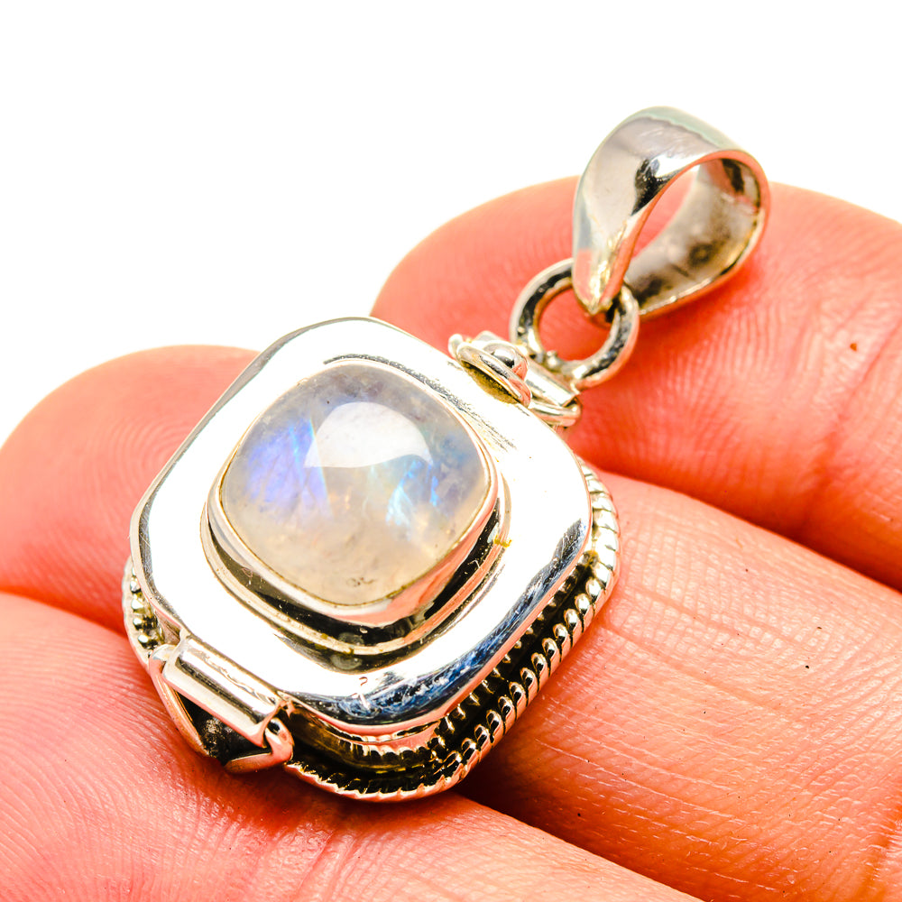 925 sterling silver moonstone pendant with oval cabochon, bezel and bail