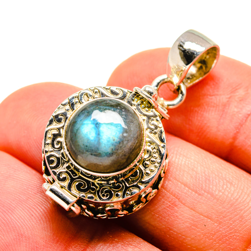 Labradorite Pendants handcrafted by Ana Silver Co - PD754533