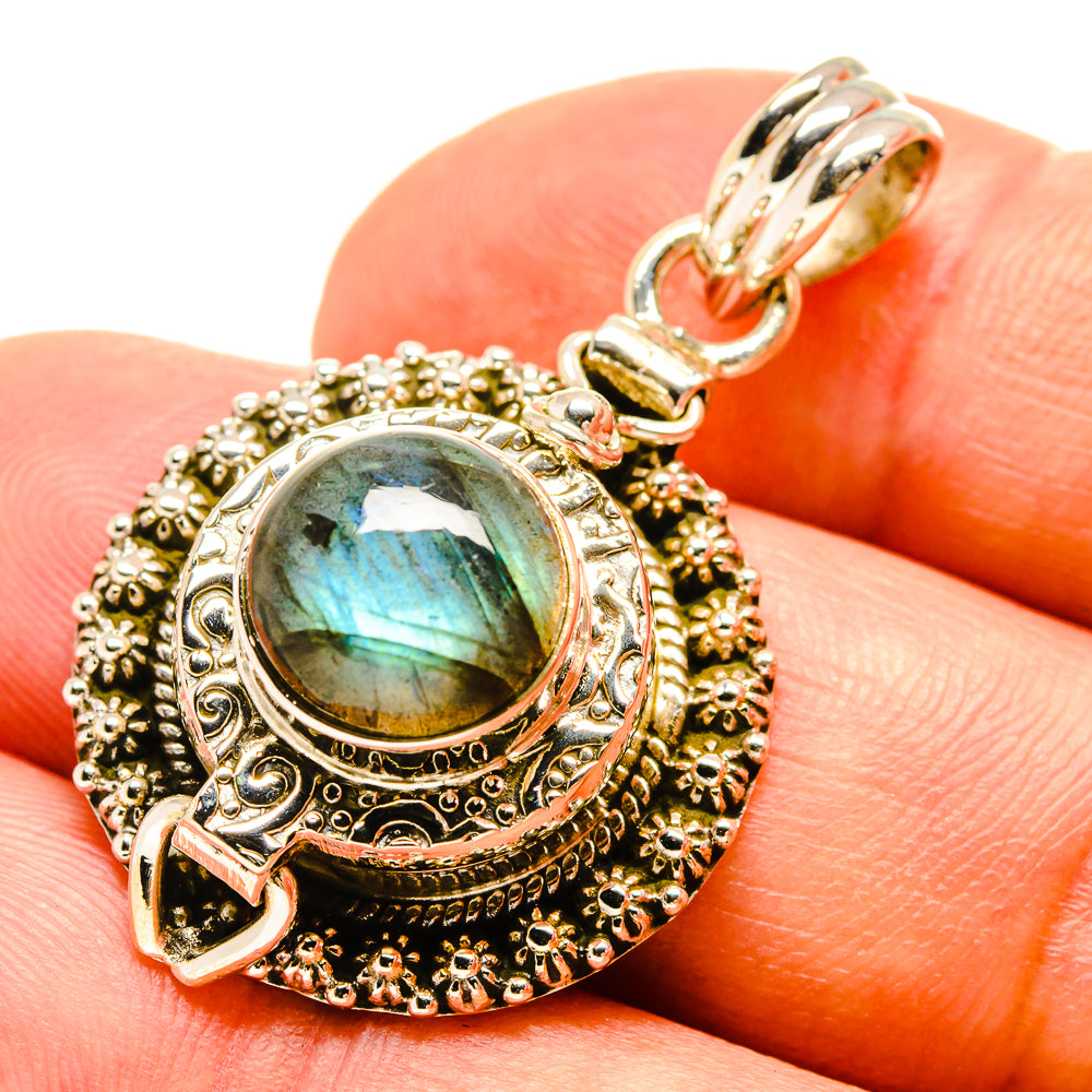 Labradorite poison pendant in 925 sterling silver with oval blue-green gemstone cabochon
