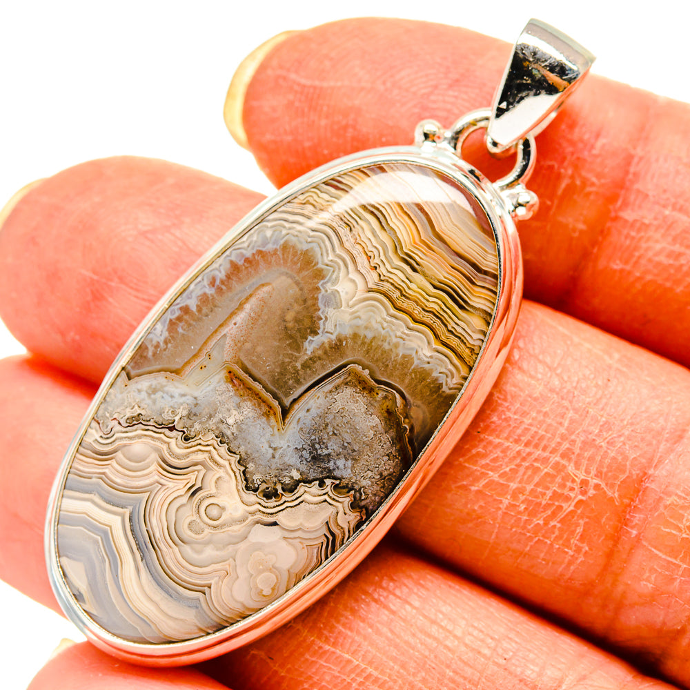 Oval lace agate pendant in 925 sterling silver, close-up of banded gold and brown stone