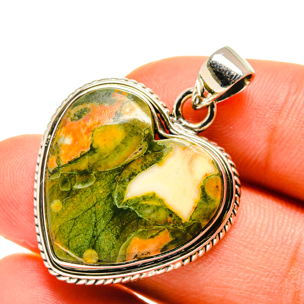 Heart-shaped opal pendant in 925 sterling silver, multicolor stone with rope border.