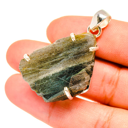 Labradorite Pendants handcrafted by Ana Silver Co - PD7709