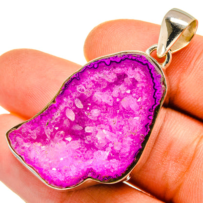 Pink geode slice pendant, purple-pink druzy in gold-tone 925 silver, close-up