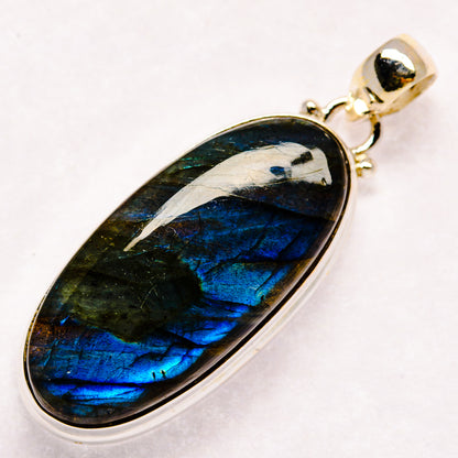 Labradorite pendant with oval blue flash stone in 925 sterling silver setting