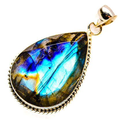 Labradorite Pendants handcrafted by Ana Silver Co - PD29105 - Photo 2