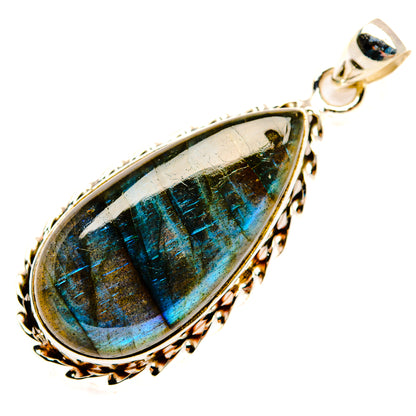 Labradorite Pendants handcrafted by Ana Silver Co - PD29317 - Photo 2