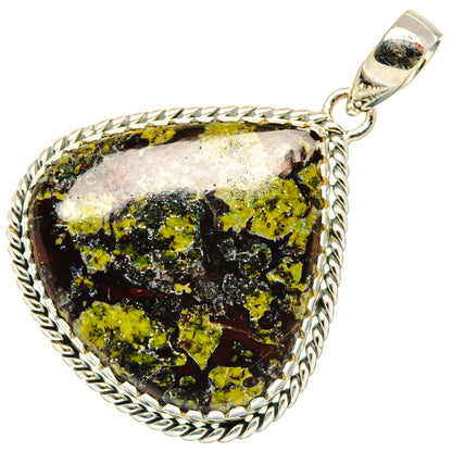 925 sterling silver pendant with oval dark green stone, twisted rope frame and bail