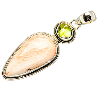 Teardrop pendant in 925 sterling silver with round green peridot gemstone centerpiece