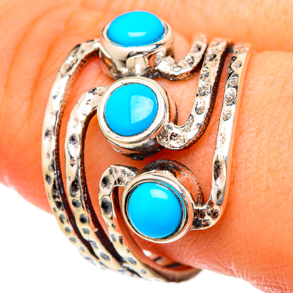 Turquoise cabochon triple-stone sterling silver ring with scalloped textured band