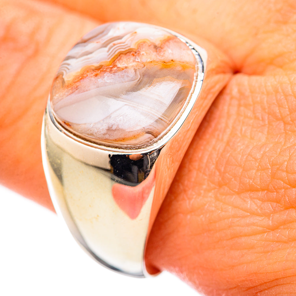 Sterling silver ring featuring a teardrop agate bezel and swirled caramel-and-cream stone