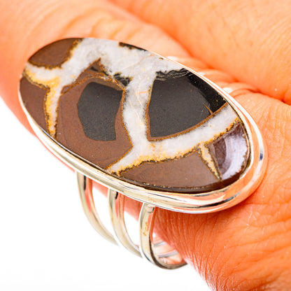 Oval septarian geode ring in 925 sterling silver, dark stone with white veining