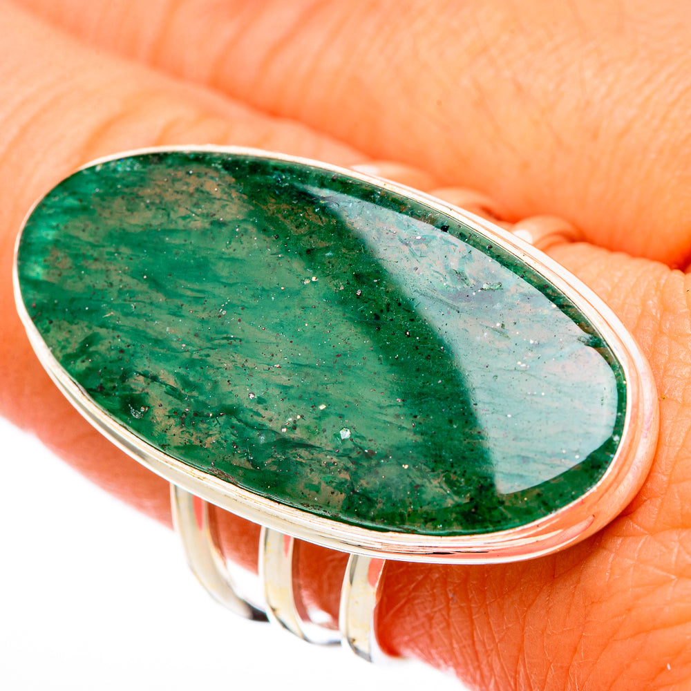 Oval green aventurine cabochon ring with silver bezel, close-up on band
