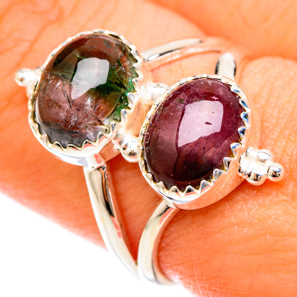 Silver-tone ring with oval green and maroon cabochon gemstones in scalloped bezel