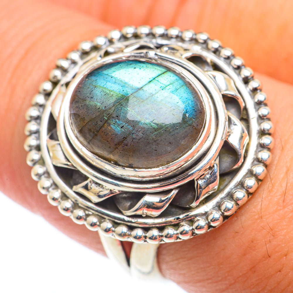 925 sterling silver ring with oval labradorite cabochon, blue-green iridescent stone