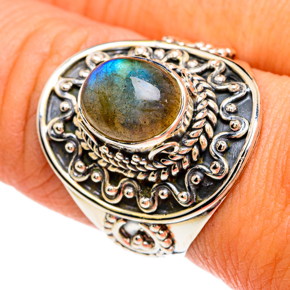 Sterling silver labradorite cabochon ring with ornate filigree, size 9