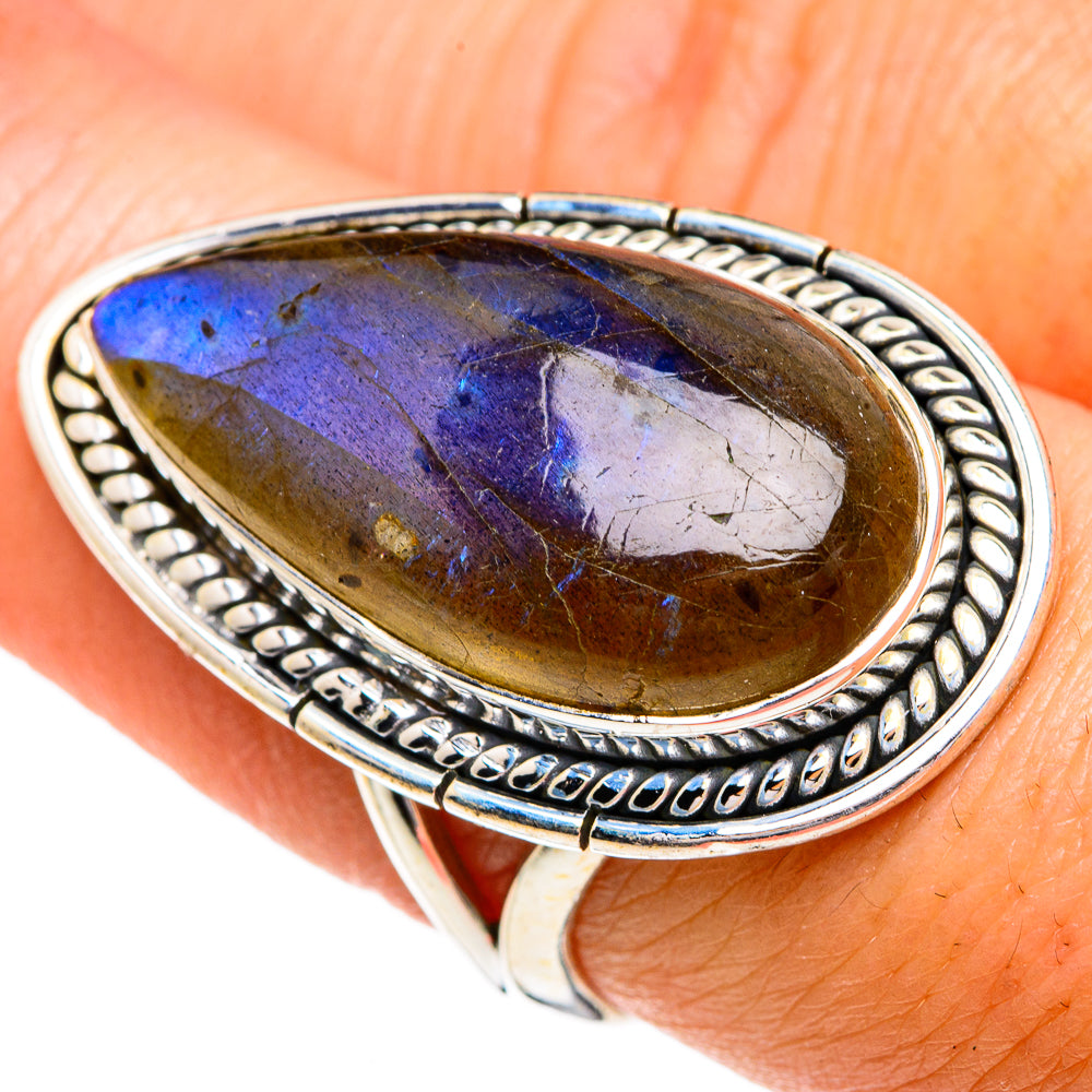 Sterling silver labradorite oval ring with blue-violet flash over golden stone