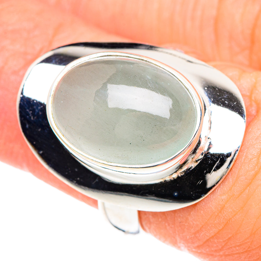 Oval aquamarine bezel ring in 925 sterling silver, close-up top