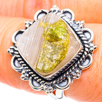 925 sterling silver ornate ring with green/yellow quartz cabochon centerpiece
