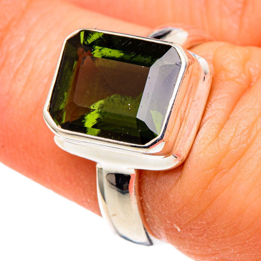 925 sterling silver ring with faceted green tourmaline close-up square bezel