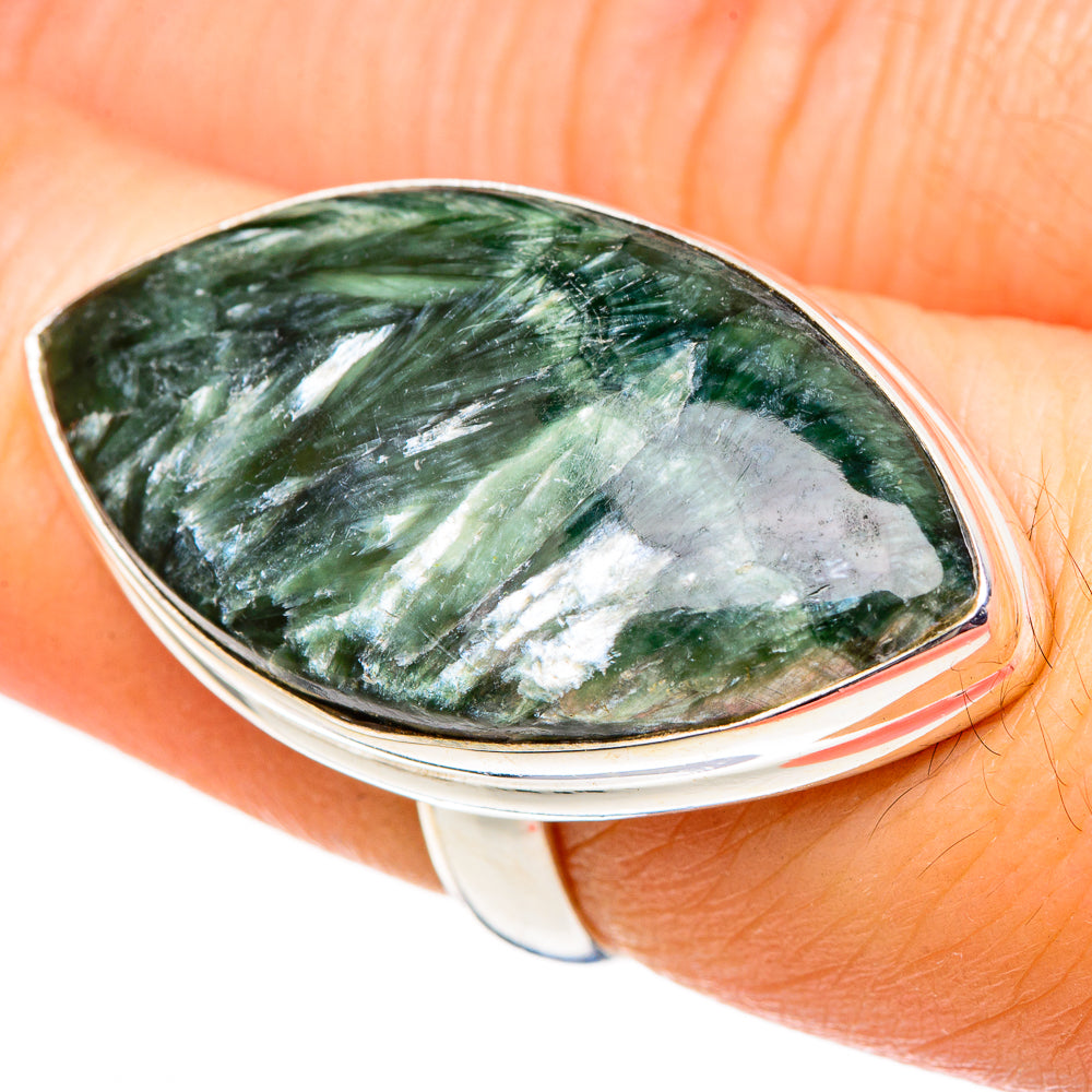 Oval seraphinite cabochon ring in 925 sterling silver, dark green gemstone close-up