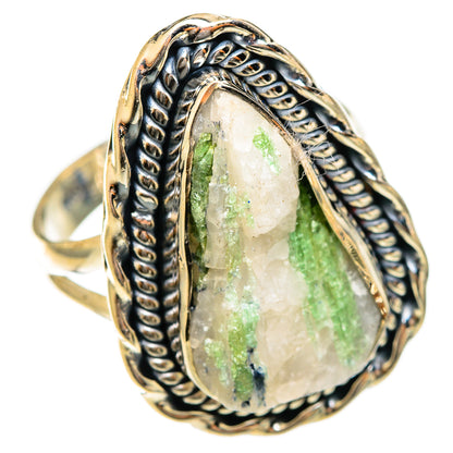 Sterling silver-tone oval ring with green quartz gemstone and rope bezel detail